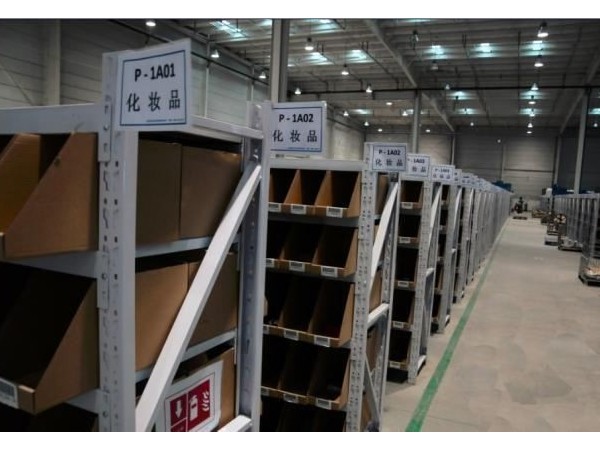 無人長期停留，但是需要保持一定濕度的庫房應采取哪種系統？